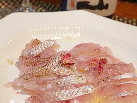 うちバル、白身魚のローズカルパッチョ